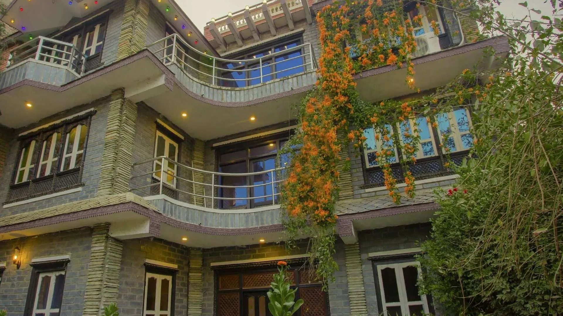 Oyo 280 Hob Nob Garden Resort Kathmandu 3*,  Nepal