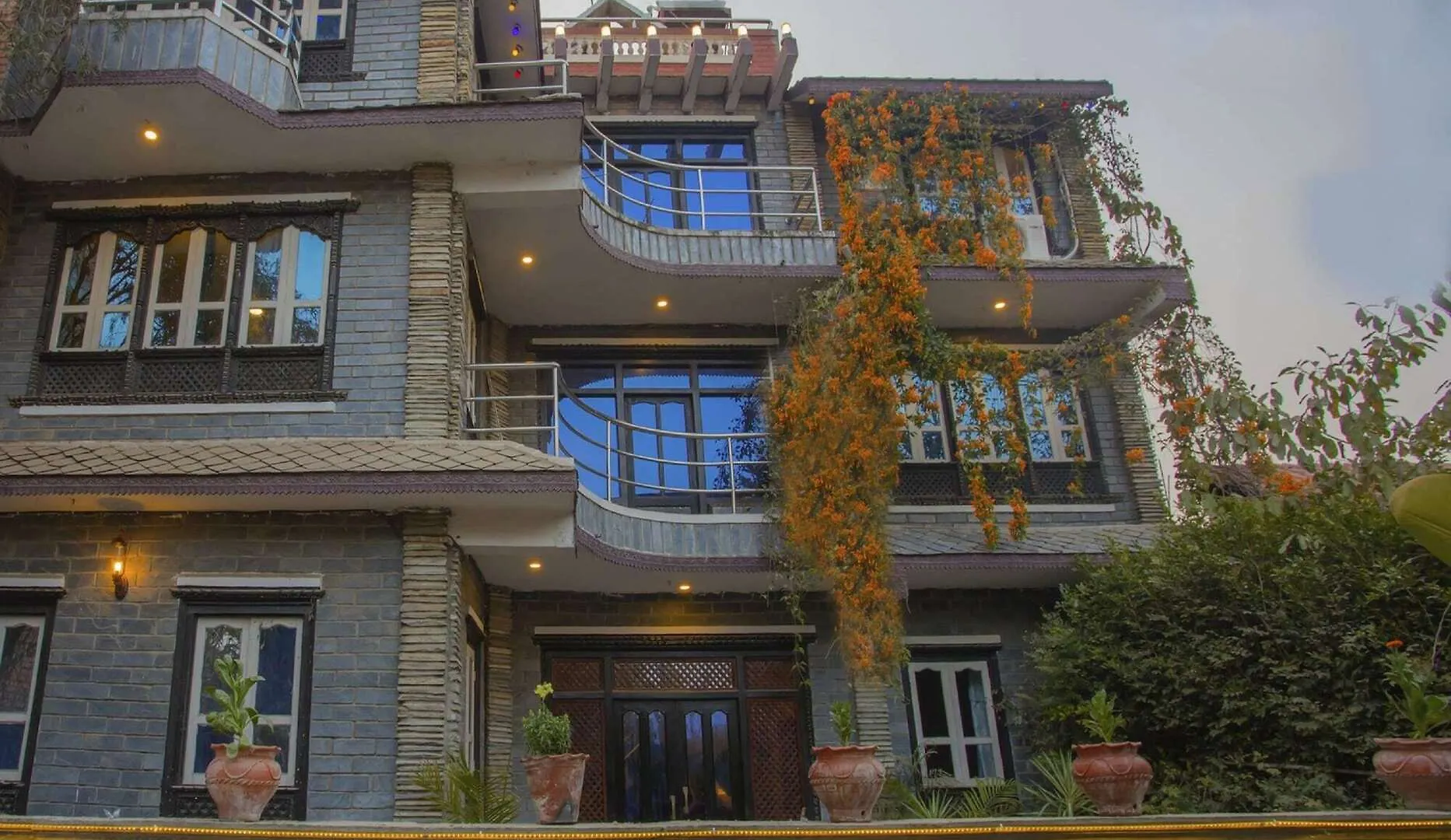 Oyo 280 Hob Nob Garden Resort Kathmandu Hotel